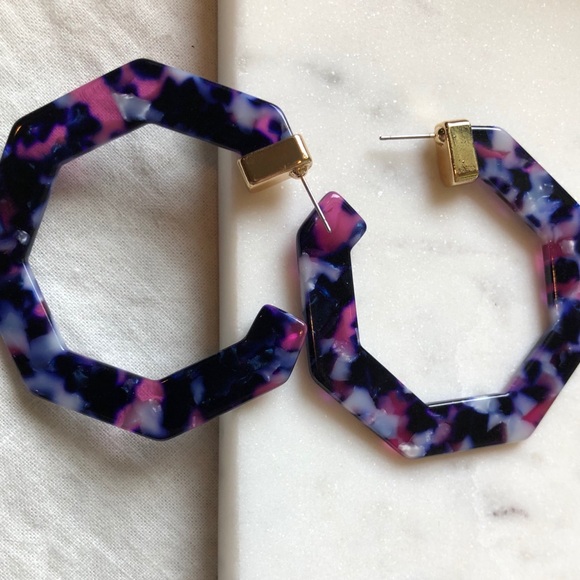 NWOT!! The Elly Geometric Resin Hoop - Picture 4 of 6